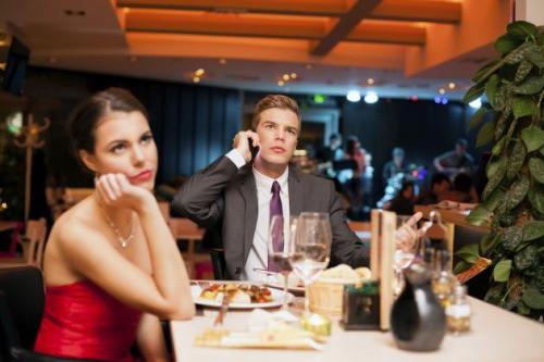 Jangan Lakukan 6 Hal Bodoh Ini Saat Kencan Pertama